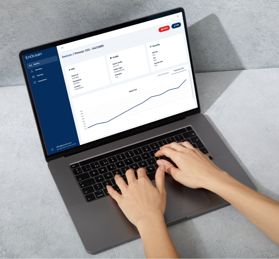laptop with EnOcean SmartStudio